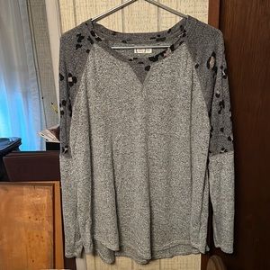Long sleeve scoop neck